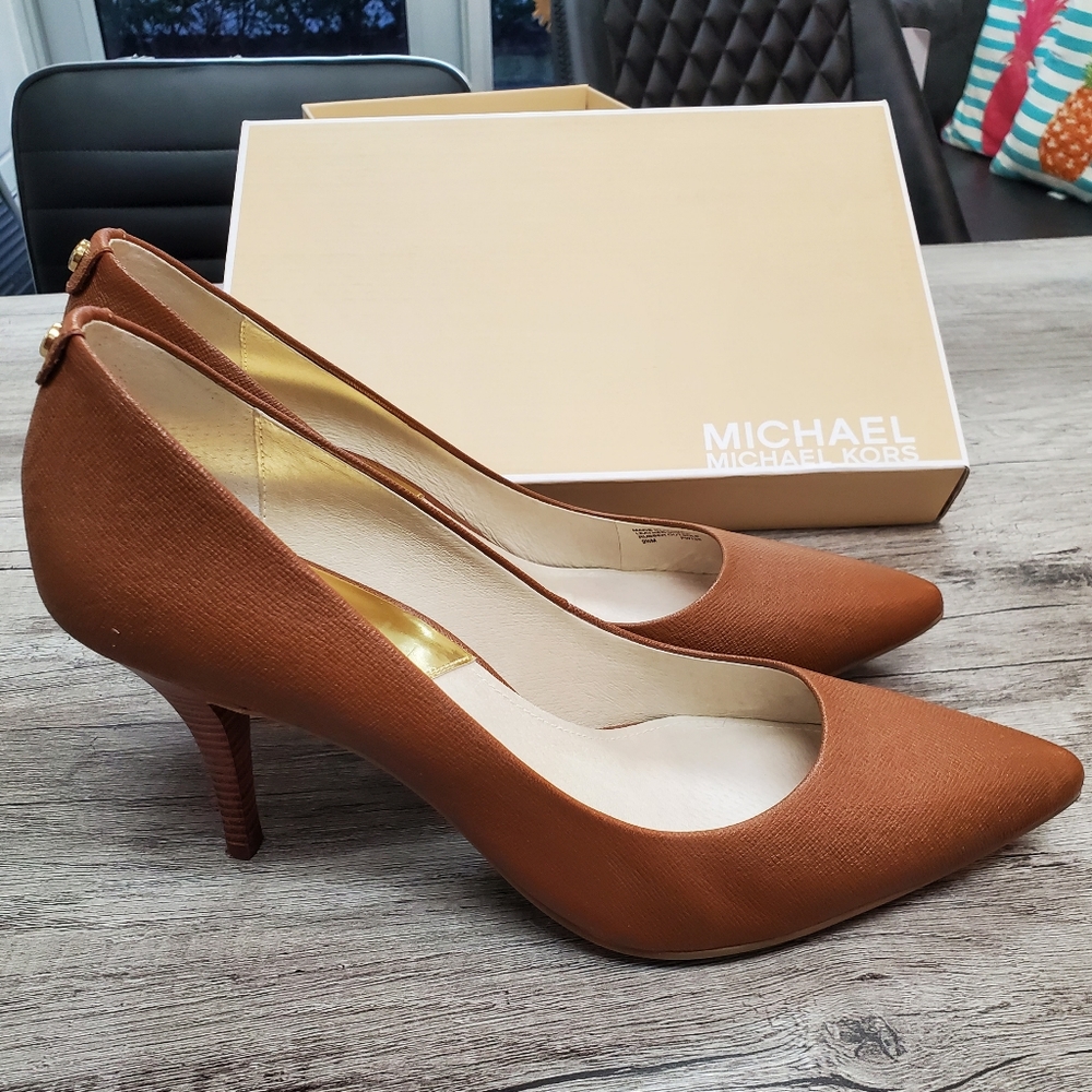 Michael Kors Light Brown Pumps Shoes. Size 9.5. Heels 3.5"